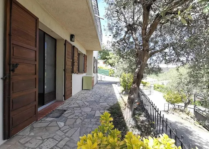 Bas De Villa Au Calme